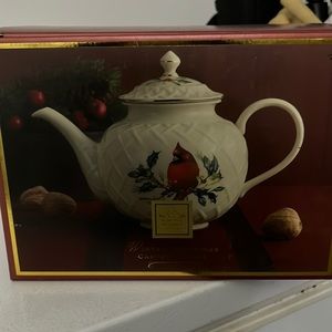 Lenox winter greetings tea pot